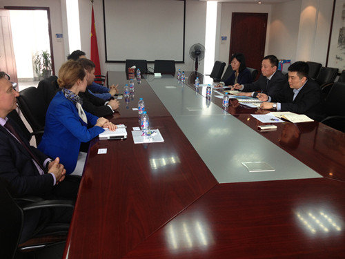 2016年4月13日下午，俄罗斯斯科尔科沃基金会副主席尤里·萨普里金先生和俄驻华使馆科技参赞莫罗金先生率团访问了火炬中心。